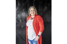 Logo for Julia Ayraud Hollenbeck Logo for Julia Ayraud Hollenbeck