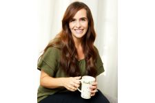 Logo for Vonique Schmidt Logo for Vonique Schmidt